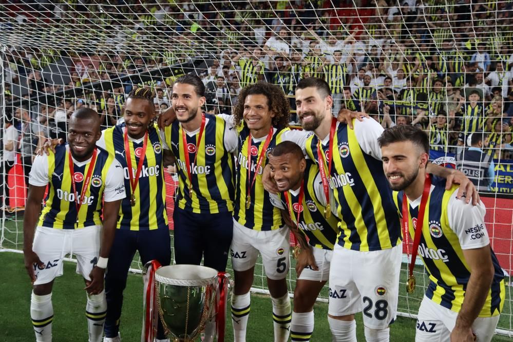 Galatasaray'ı şampiyon yapmıştı! Şimdi Fenerbahçe'ye imza atıyor 9
