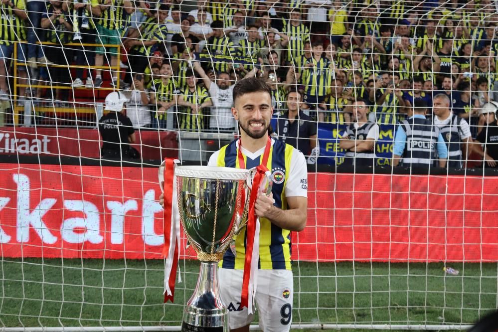 Galatasaray'ı şampiyon yapmıştı! Şimdi Fenerbahçe'ye imza atıyor 10