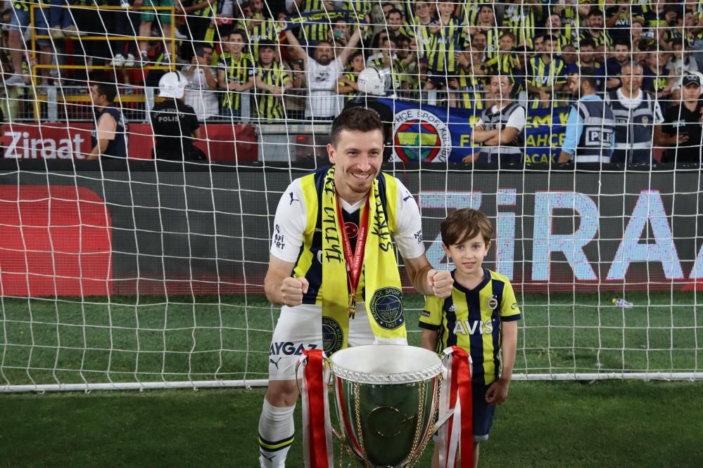 Galatasaray'ı şampiyon yapmıştı! Şimdi Fenerbahçe'ye imza atıyor 11