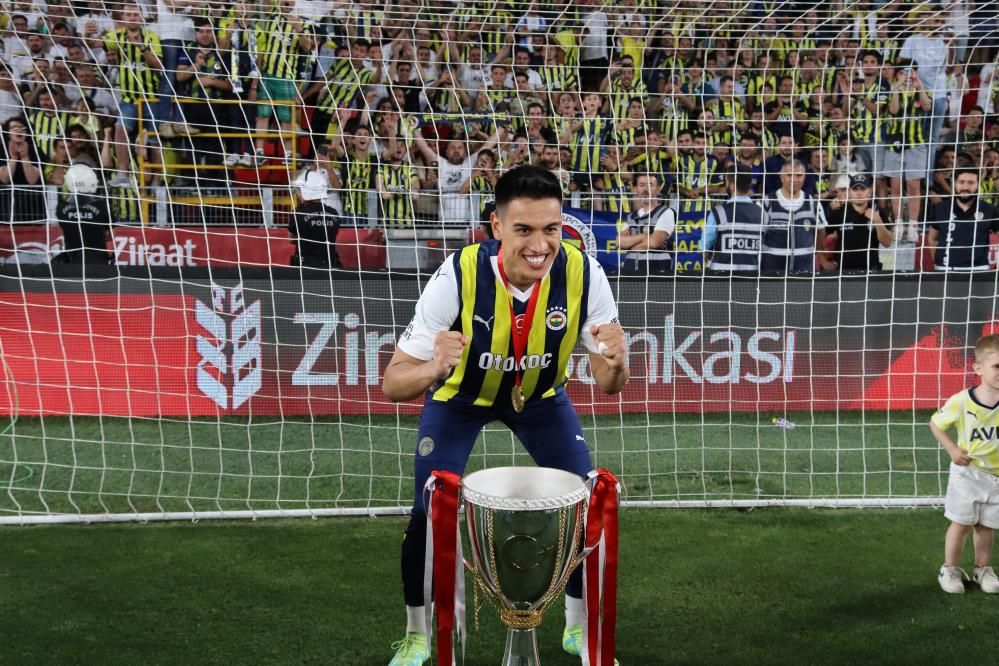 Galatasaray'ı şampiyon yapmıştı! Şimdi Fenerbahçe'ye imza atıyor 12