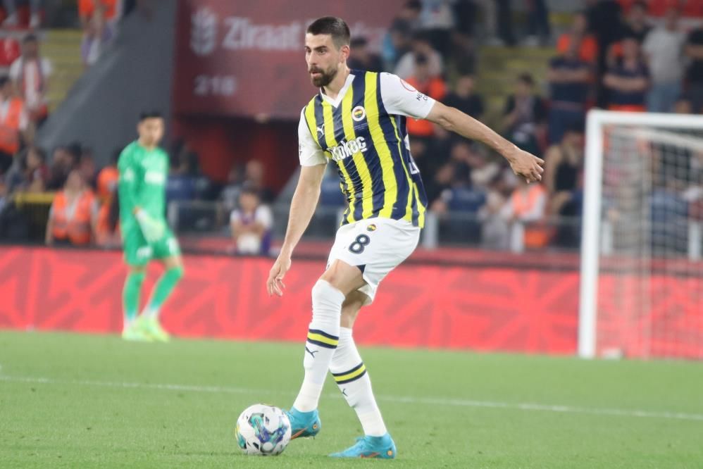 Galatasaray'ı şampiyon yapmıştı! Şimdi Fenerbahçe'ye imza atıyor 18