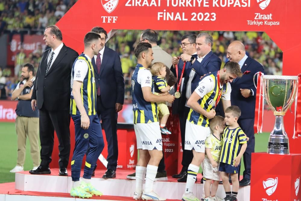 Galatasaray'ı şampiyon yapmıştı! Şimdi Fenerbahçe'ye imza atıyor 2