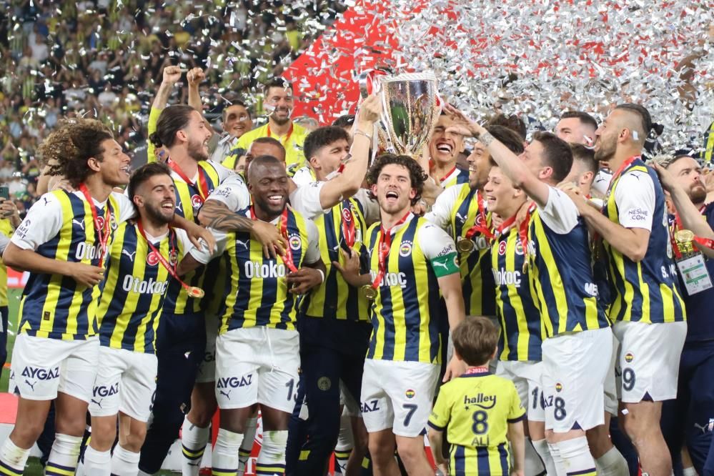 Galatasaray'ı şampiyon yapmıştı! Şimdi Fenerbahçe'ye imza atıyor 6