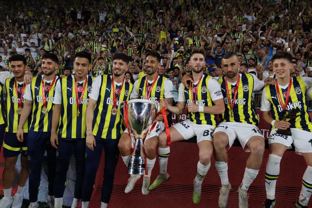 Galatasaray'ı şampiyon yapmıştı! Şimdi Fenerbahçe'ye imza atıyor 7