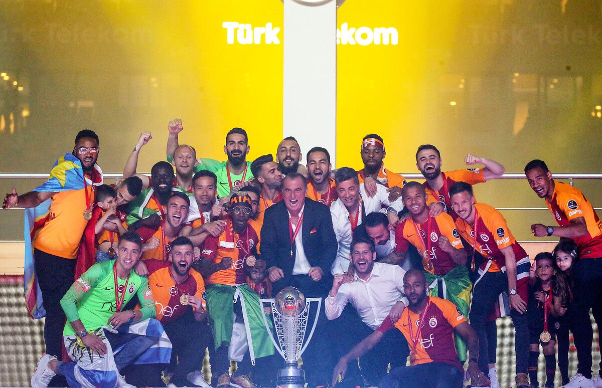 Galatasaray'ı şampiyon yapmıştı! Şimdi Fenerbahçe'ye imza atıyor 26