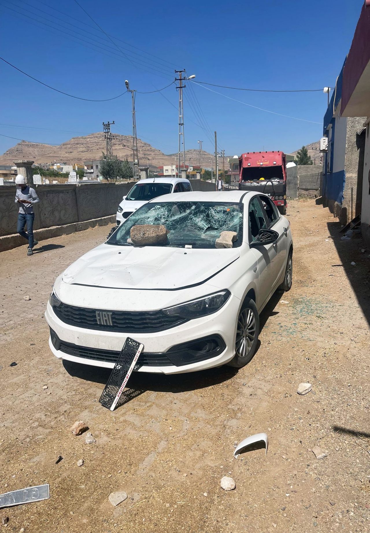 Şırnak ve Mardin'de kaçak elektrik kullananlar ekiplere saldırdı! 5