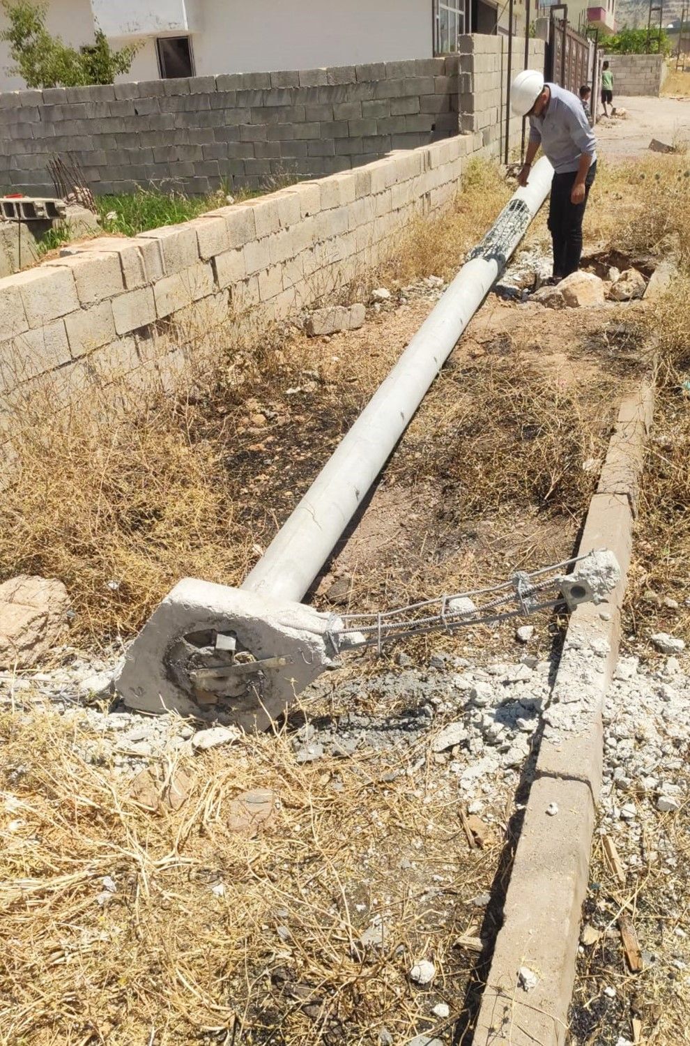 Şırnak ve Mardin'de kaçak elektrik kullananlar ekiplere saldırdı! 3