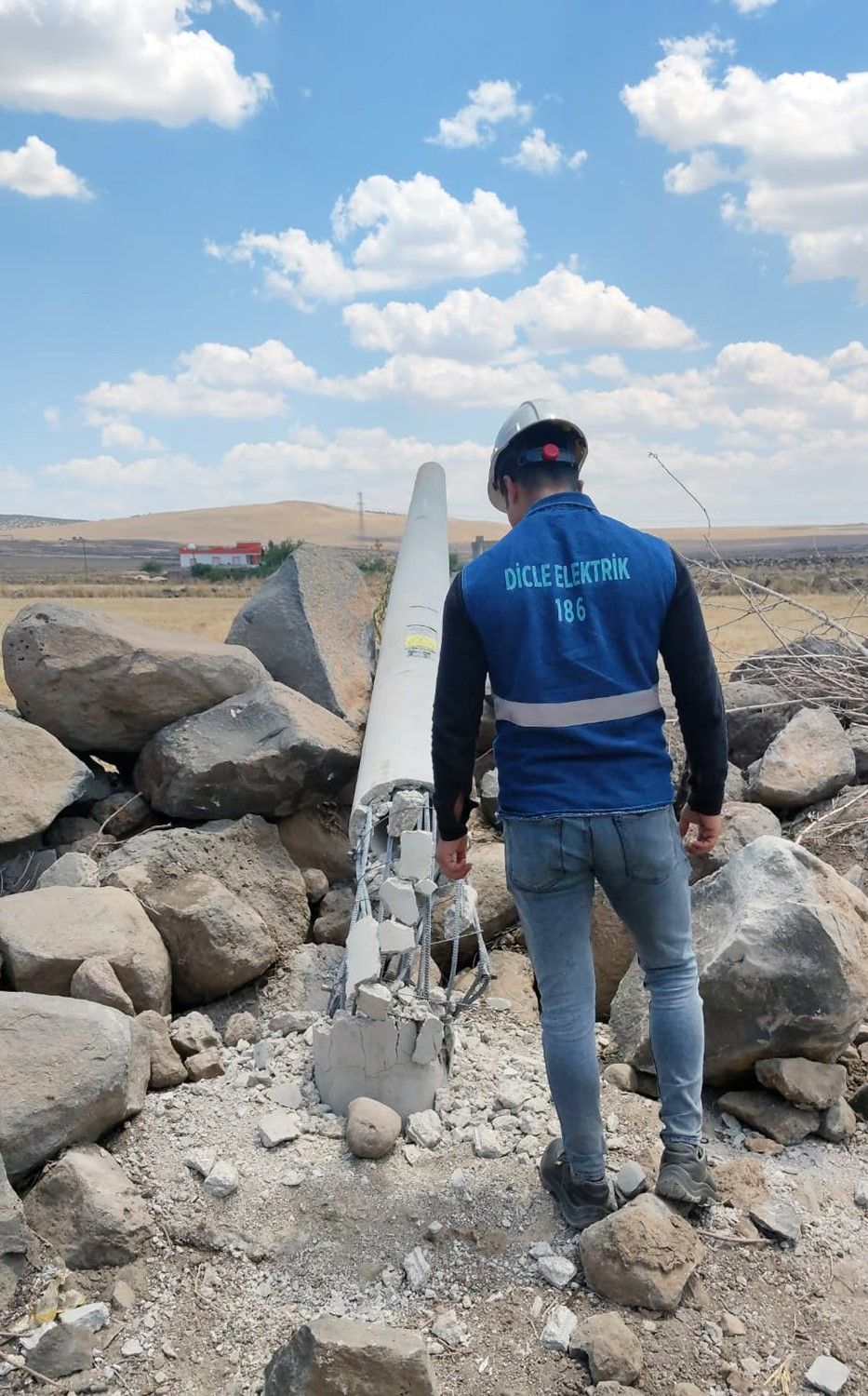 Şırnak ve Mardin'de kaçak elektrik kullananlar ekiplere saldırdı! 2