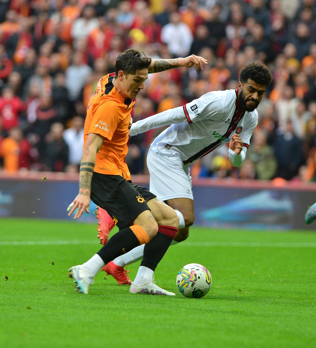 Galatasaraylı yıldız yuvadan uçuyor! Bonservis bedeli... 4