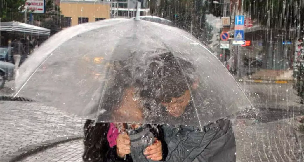Meteoroloji Genel Müdürlüğü alarm verdi! İstanbul için peş peşe kritik uyarı... 1
