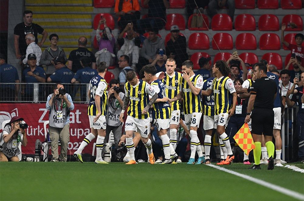 Fenerbahçe'de yeni sezonun yol haritası belli oluyor! 5