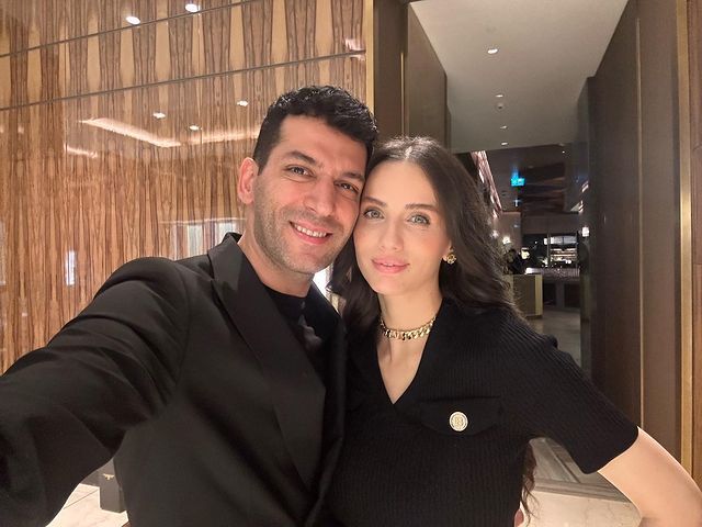 Murat Yıldırım ve eşi Iman Elbani'den kızları Miray için geleneksel Fas düğünü! Salona tahtla getirildi 1