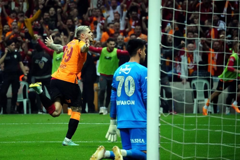 Cimbom Icardi'nin yerine eski Fenerbahçeli yıldızı transfer ediyor 14