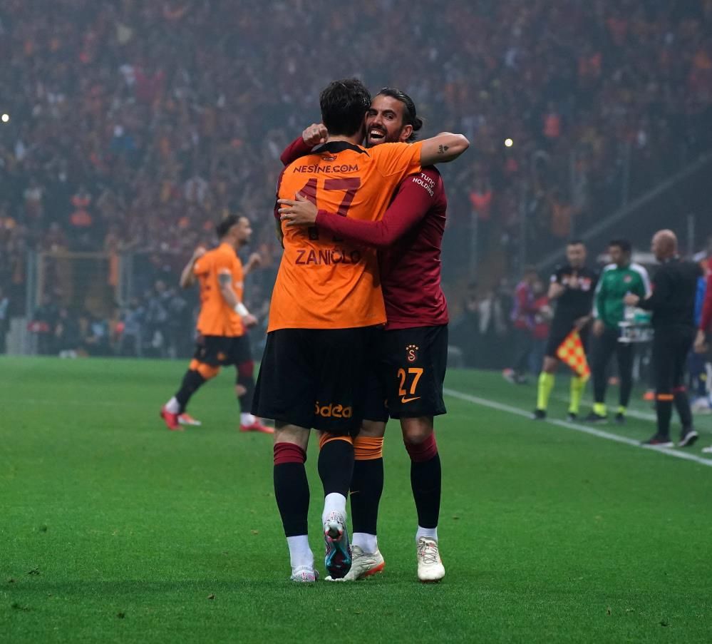 Cimbom Icardi'nin yerine eski Fenerbahçeli yıldızı transfer ediyor 15