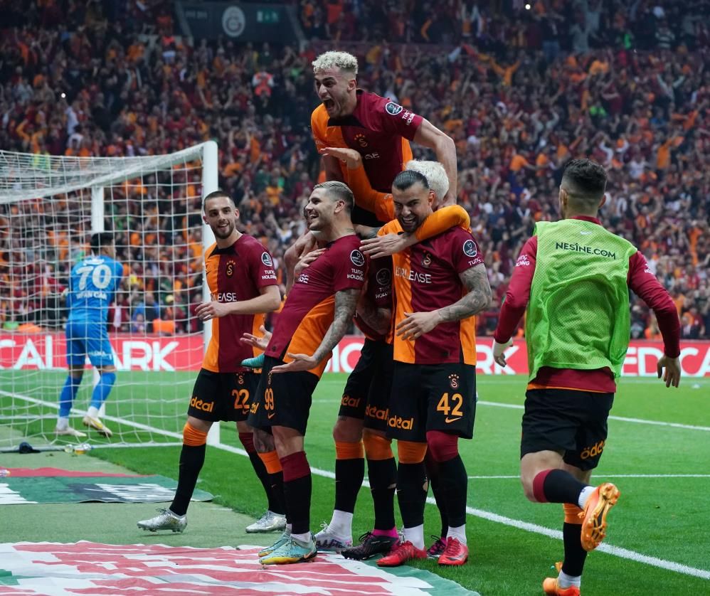 Cimbom Icardi'nin yerine eski Fenerbahçeli yıldızı transfer ediyor 8
