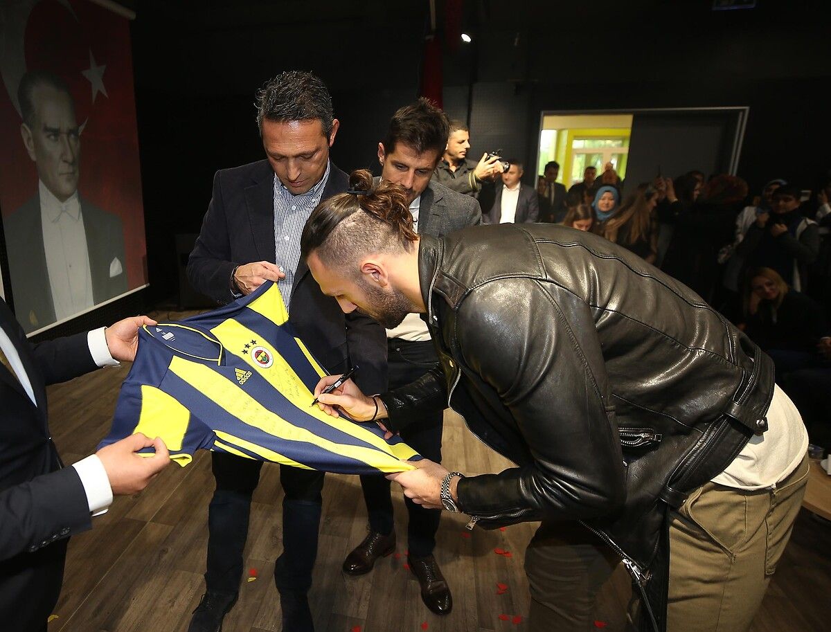 Cimbom Icardi'nin yerine eski Fenerbahçeli yıldızı transfer ediyor 16