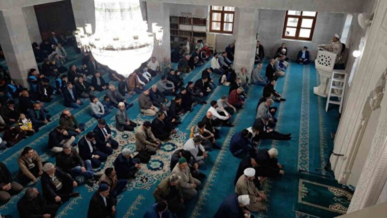 Yurt genelinde bayram namazı: Camiler doldu taştı 7