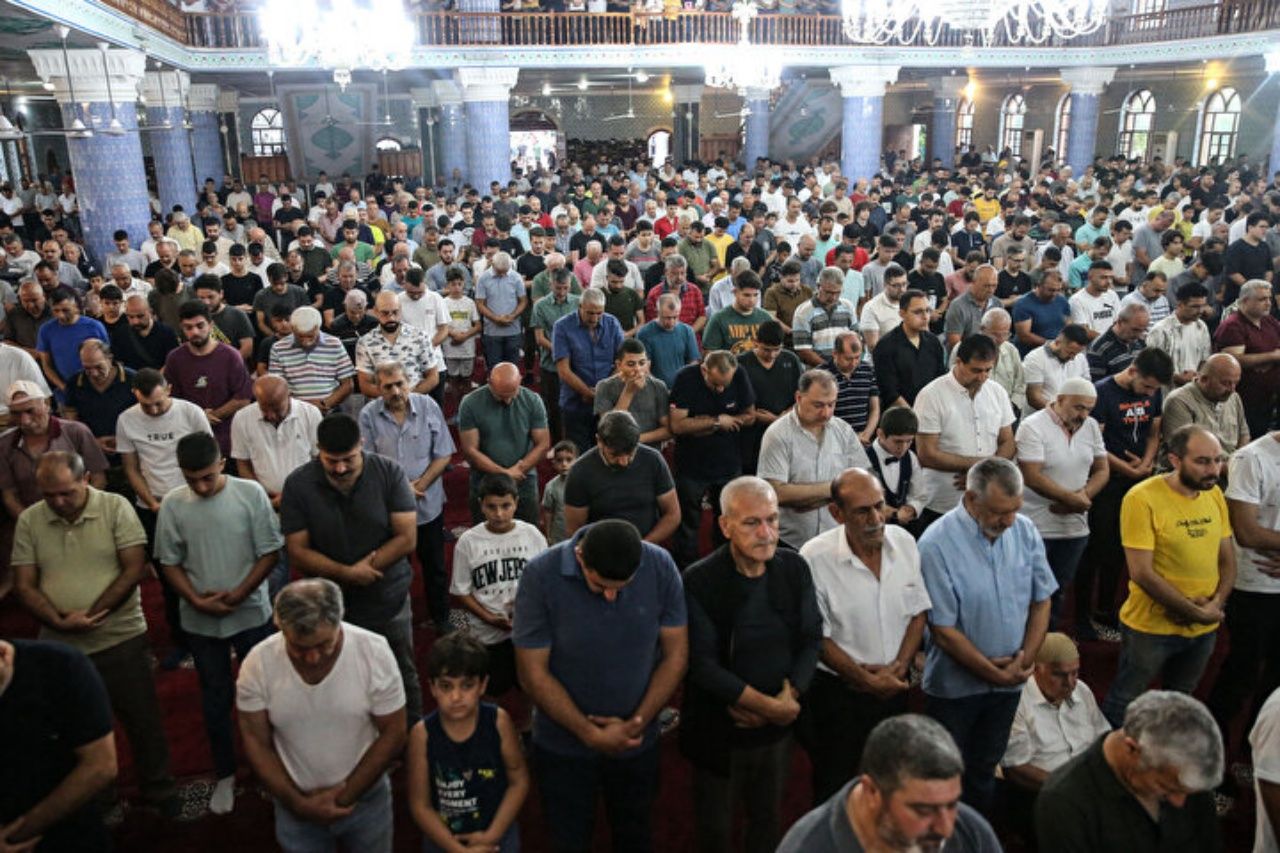 Yurt genelinde bayram namazı: Camiler doldu taştı 10