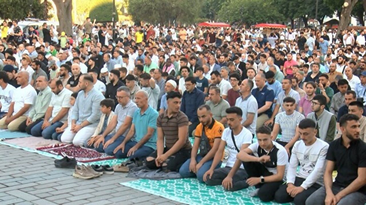Yurt genelinde bayram namazı: Camiler doldu taştı 14