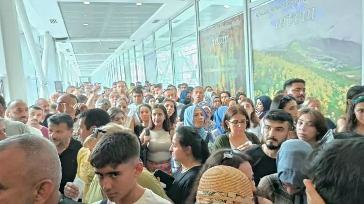 Zam gelince telefon kaydı için akın ettiler! Sınır kapılarında 'son gün' yoğunluğu... 6