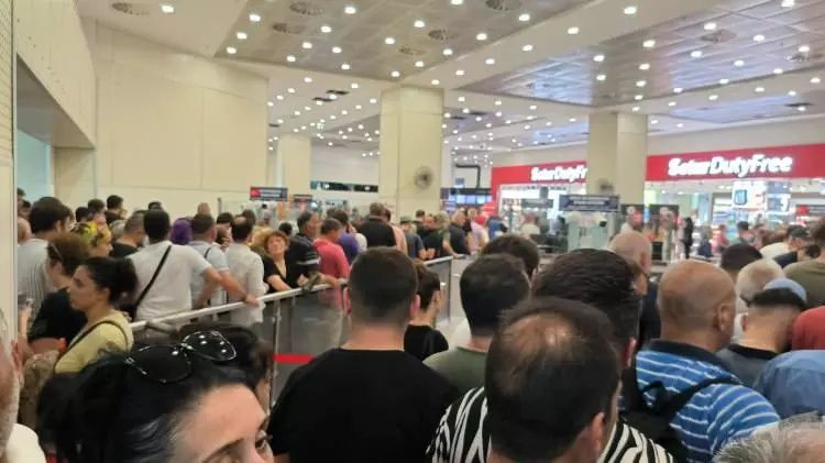 Zam gelince telefon kaydı için akın ettiler! Sınır kapılarında 'son gün' yoğunluğu... 5