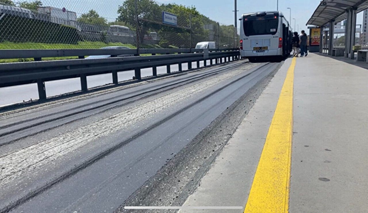 İstanbul'da metrobüs yolu eridi! O duraklar 36 saat kapalı kalacak 4