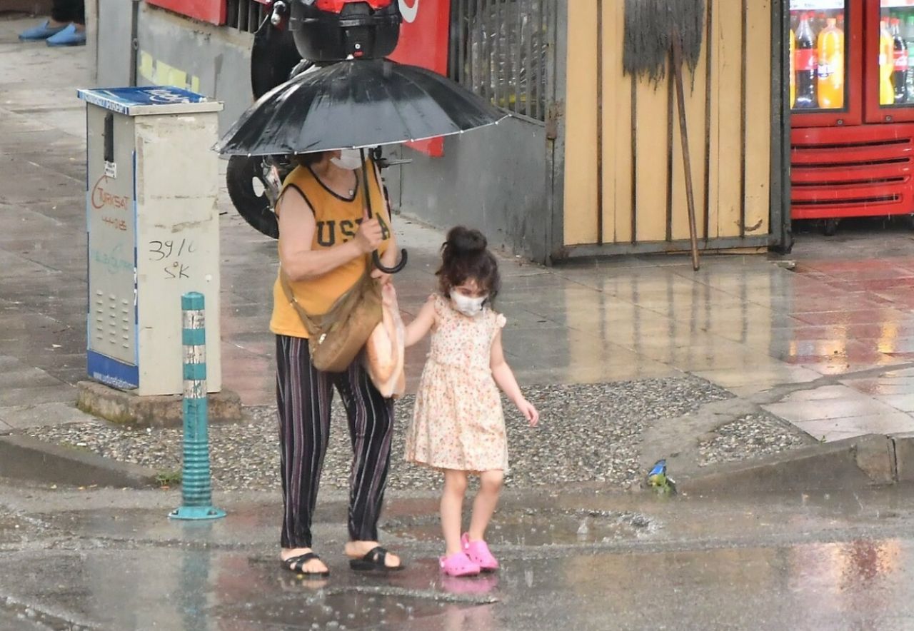 Meteoroloji'den sarı ve turuncu kodlu uyarı! Bu illerde yaşayanlar dikkat: Gök gürültülü sağanak etkili olacak! 1