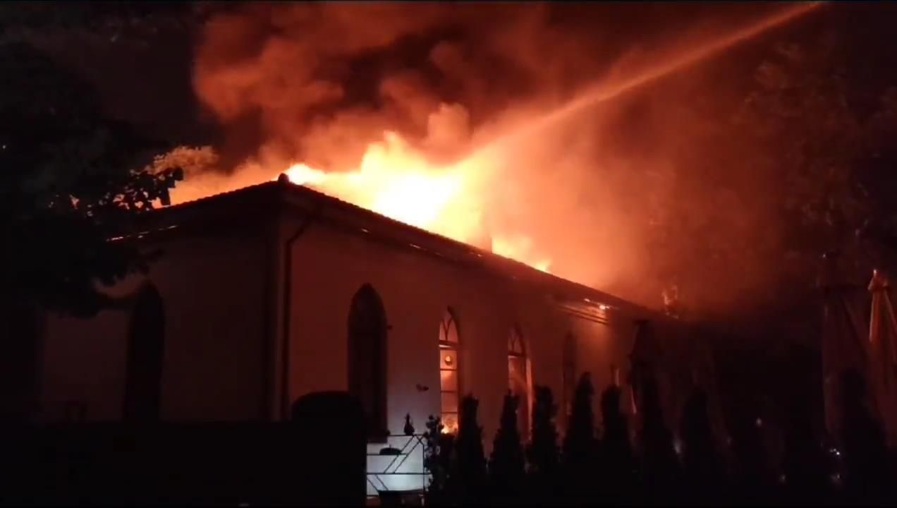 Topkapı Sarayı'nda korkutan yangın! Milli Saraylar Başkanlığı'ndan açıklama geldi: Çökmeler meydana geldi! 1