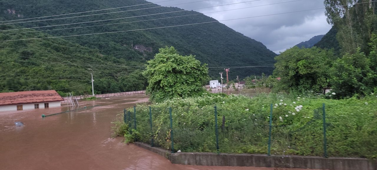 Kastamonu'da sel felaketi: 3 mahallede ev ve iş yerlerini su bastı! O yol ulaşıma kapandı 6