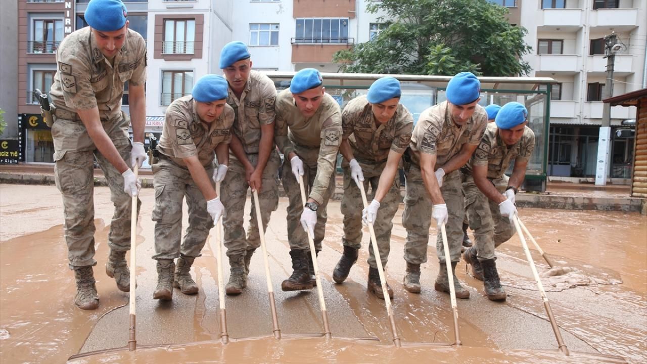 Bartın sular altında! Mehmetçik olay yerine desteğe geldi... 5
