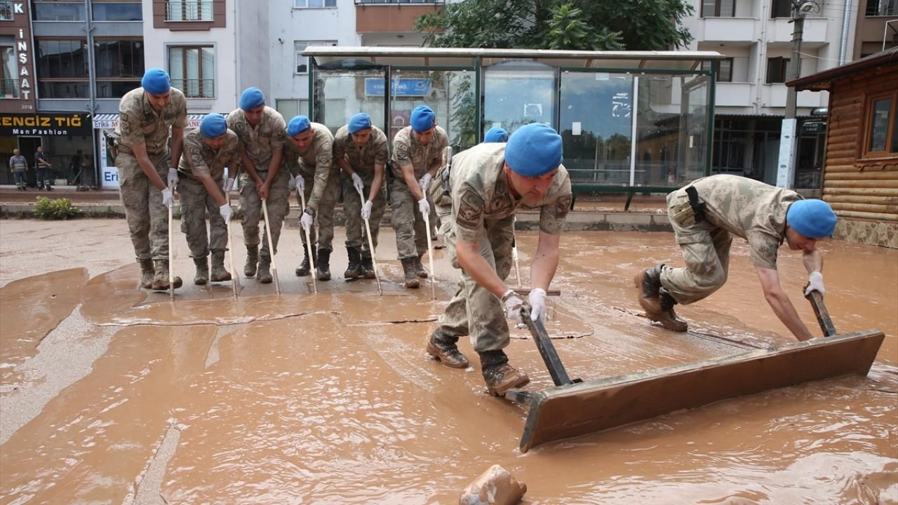Bartın sular altında! Mehmetçik olay yerine desteğe geldi... 4