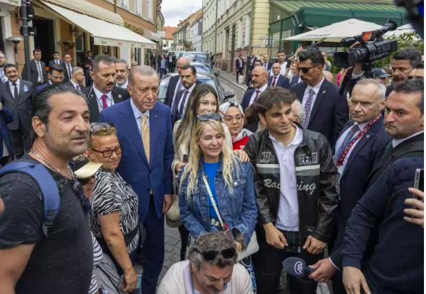 Litvanya'da Erdoğan sevgisi! İşte dikkat çeken kareler... 9