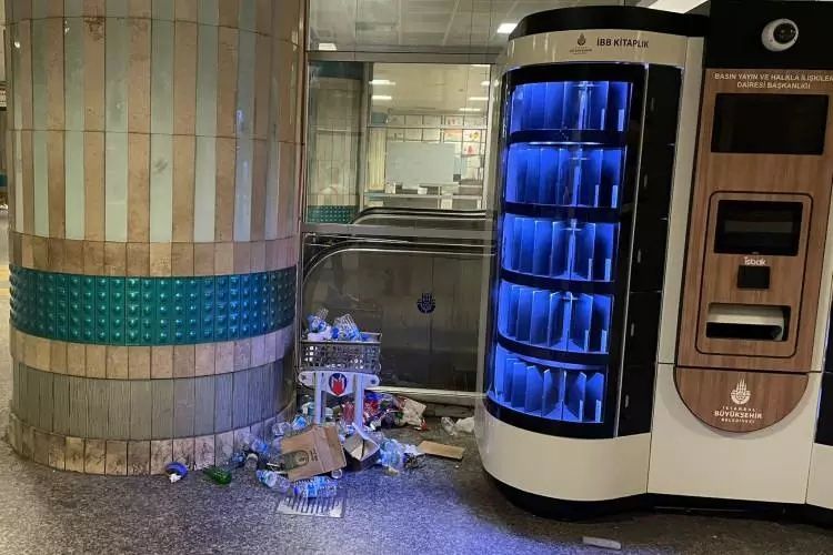 İstanbul'un çöp dağları geri döndü: İmamoğlu koltuk peşinde koşarken, İstanbul'un hali 30 yıl öncesine döndü 2
