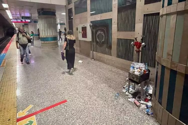 İstanbul'un çöp dağları geri döndü: İmamoğlu koltuk peşinde koşarken, İstanbul'un hali 30 yıl öncesine döndü 3