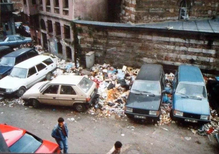 İstanbul'un çöp dağları geri döndü: İmamoğlu koltuk peşinde koşarken, İstanbul'un hali 30 yıl öncesine döndü 8