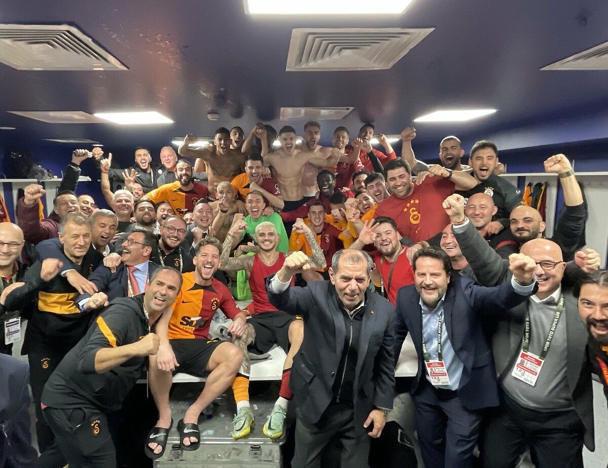Galatasaray'ın süper yıldızı Mertens'e çılgın teklif 3