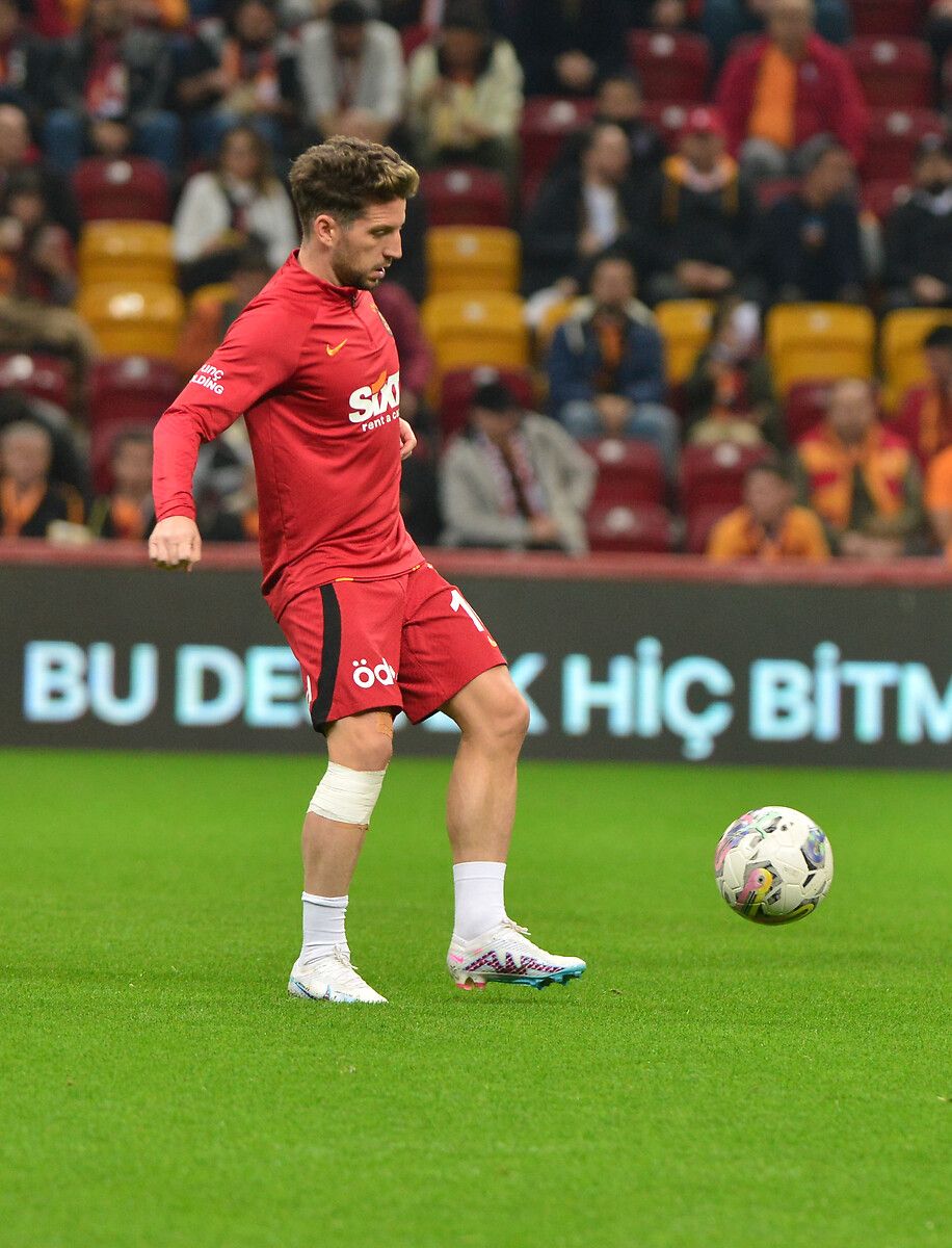 Galatasaray'ın süper yıldızı Mertens'e çılgın teklif 4