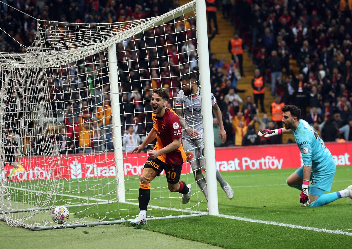 Galatasaray'ın süper yıldızı Mertens'e çılgın teklif 6