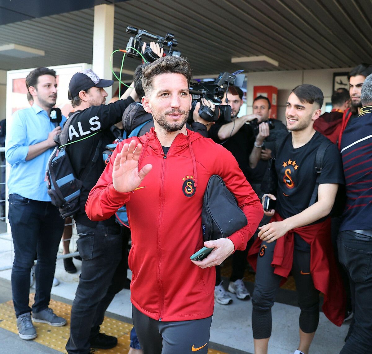 Galatasaray'ın süper yıldızı Mertens'e çılgın teklif 7