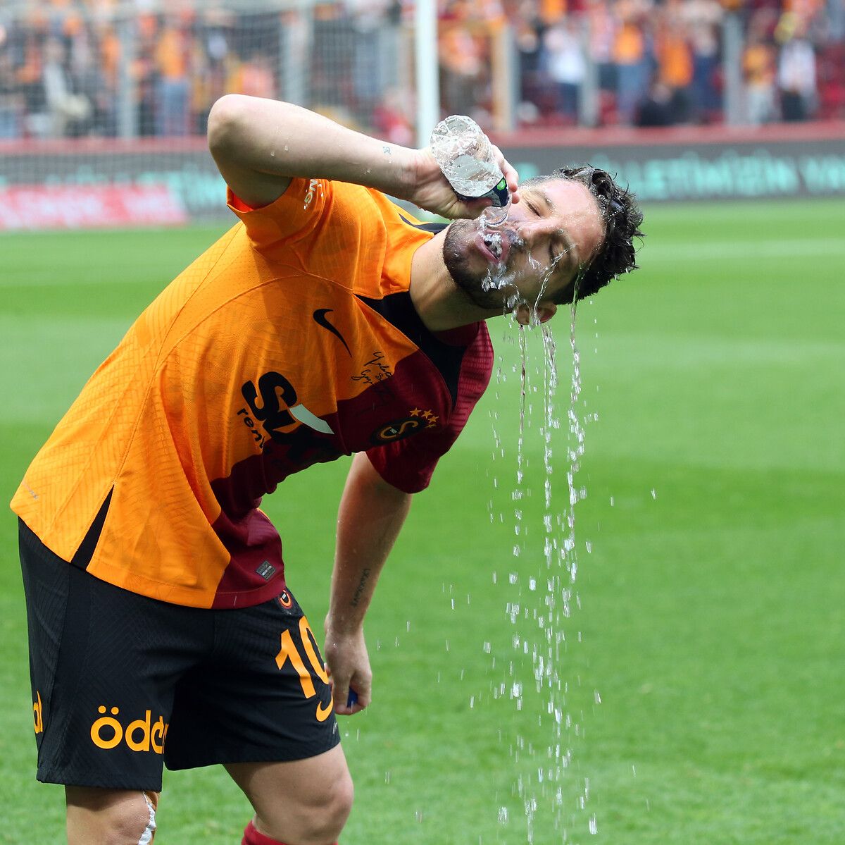 Galatasaray'ın süper yıldızı Mertens'e çılgın teklif 9