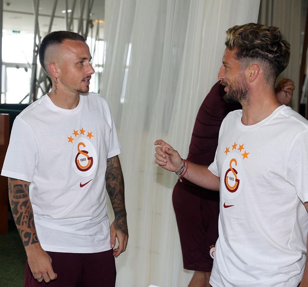 Galatasaray'ın süper yıldızı Mertens'e çılgın teklif 15