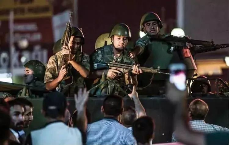 15 Temmuz demokrasi zaferi! İşte unutulmayacak fotoğraflarla hain darbe girişimi gecesi... 1