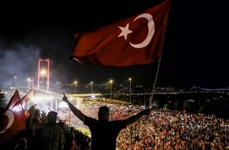 15 Temmuz demokrasi zaferi! İşte unutulmayacak fotoğraflarla hain darbe girişimi gecesi... 10