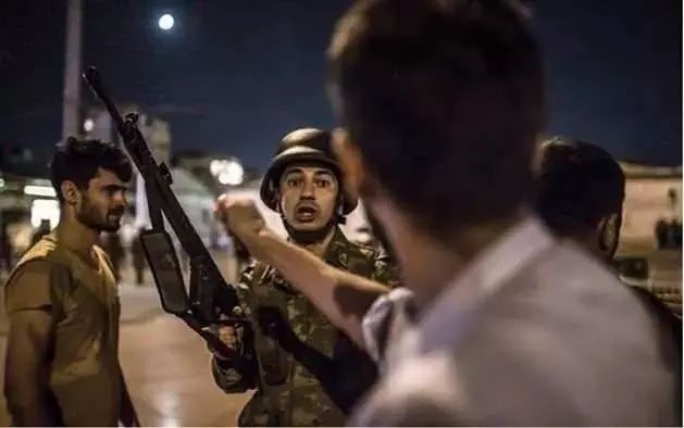 15 Temmuz demokrasi zaferi! İşte unutulmayacak fotoğraflarla hain darbe girişimi gecesi... 12