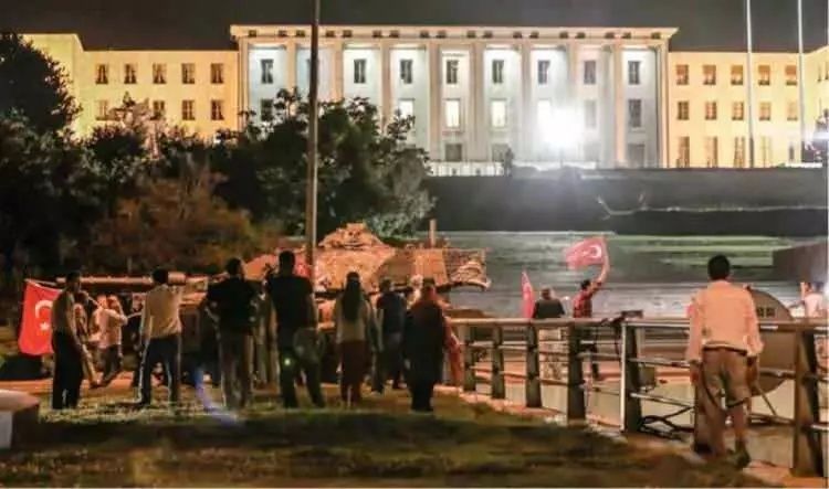 15 Temmuz demokrasi zaferi! İşte unutulmayacak fotoğraflarla hain darbe girişimi gecesi... 13