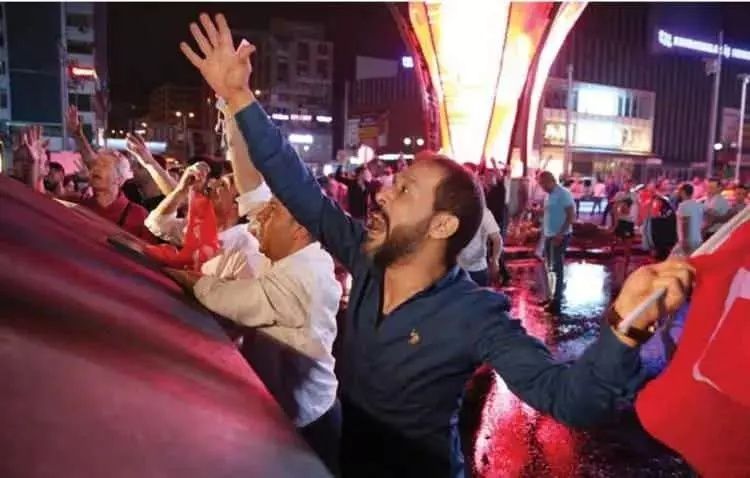 15 Temmuz demokrasi zaferi! İşte unutulmayacak fotoğraflarla hain darbe girişimi gecesi... 14