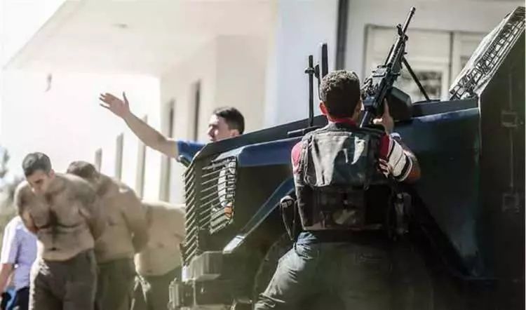15 Temmuz demokrasi zaferi! İşte unutulmayacak fotoğraflarla hain darbe girişimi gecesi... 19