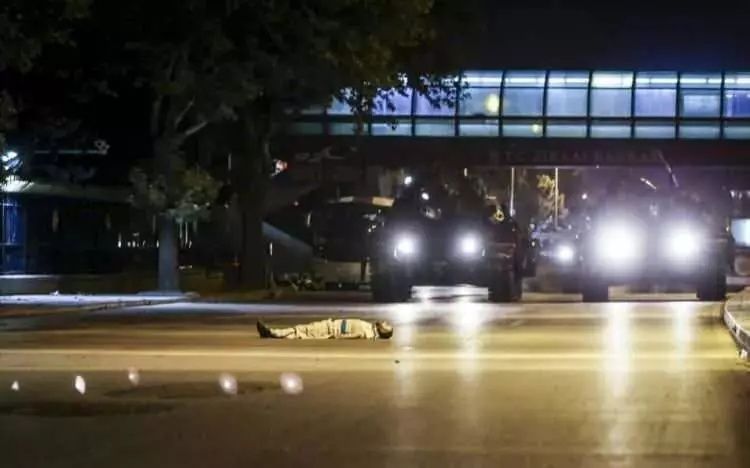 15 Temmuz demokrasi zaferi! İşte unutulmayacak fotoğraflarla hain darbe girişimi gecesi... 6