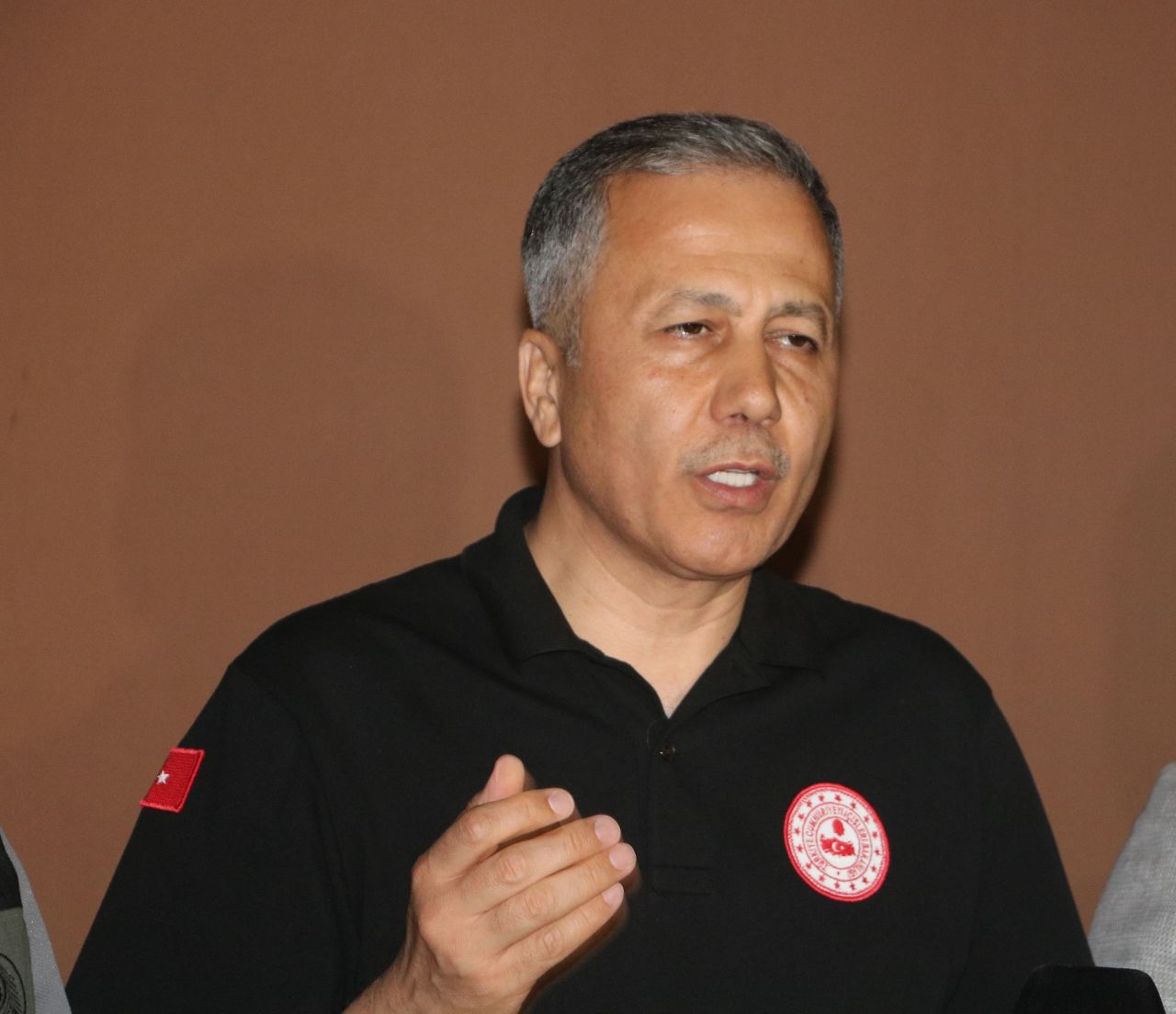 7 ev kül oldu, 4 araç hasar gördü! Hatay'daki orman yangınında 2. gün: Ekipler havadan müdahaleye yeniden başladı 4