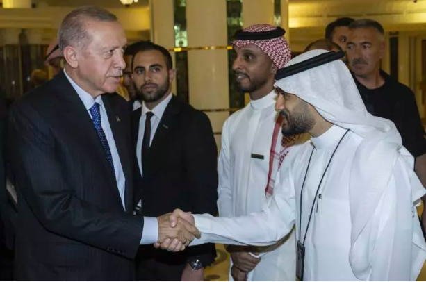 Cumhurbaşkanı Erdoğan Suudi Arabistan’da! İlk kareler 8